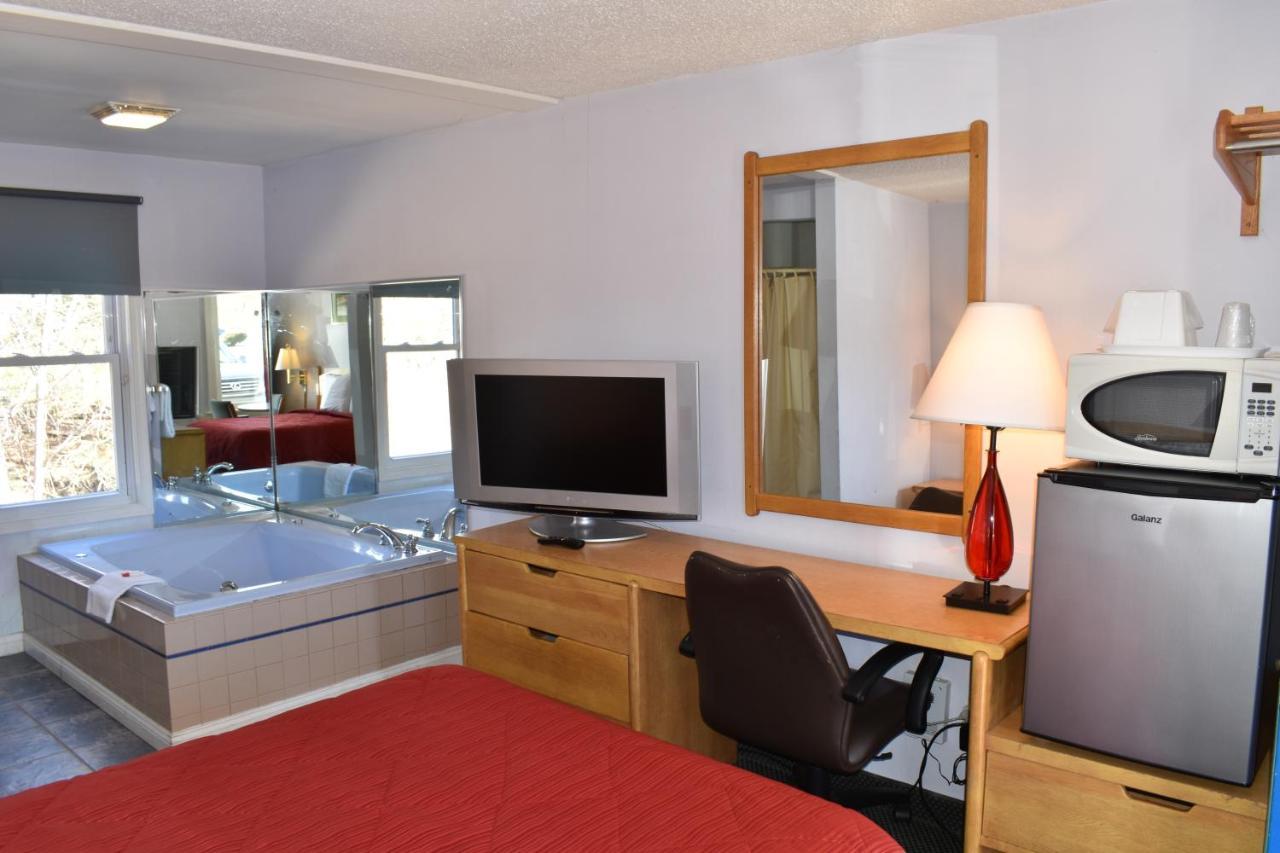 Pocono Night Lodge バートンズビル エクステリア 写真