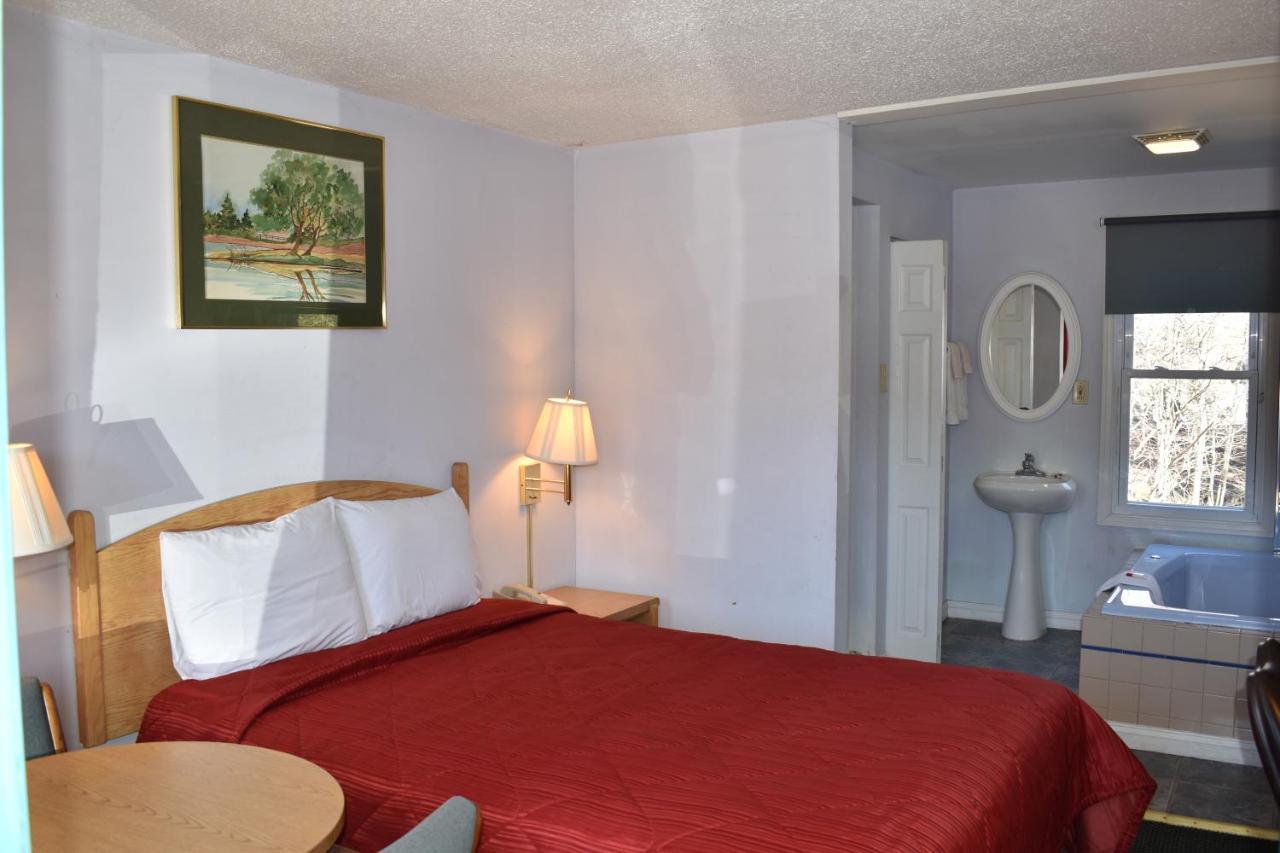 Pocono Night Lodge バートンズビル エクステリア 写真