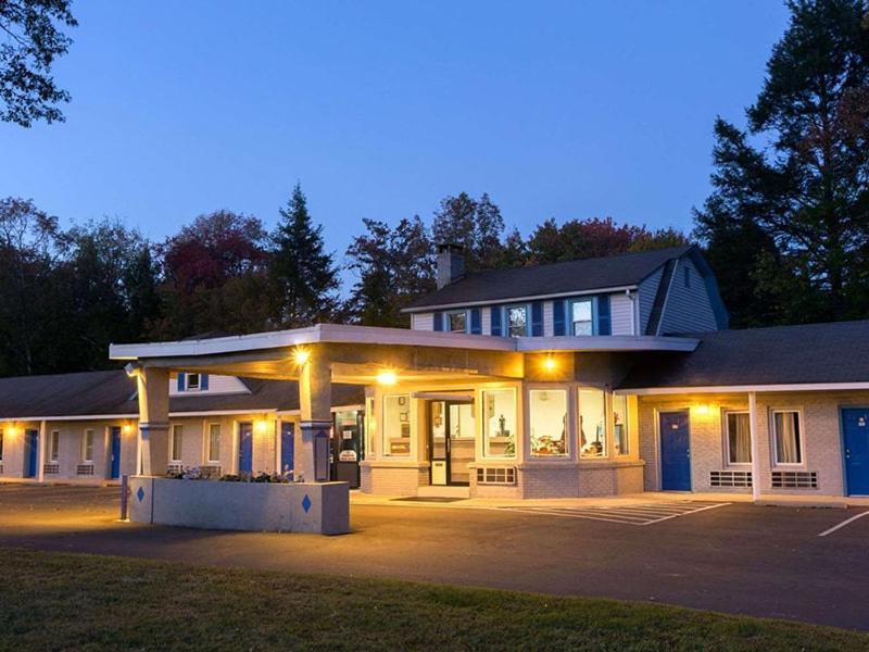 Pocono Night Lodge バートンズビル エクステリア 写真