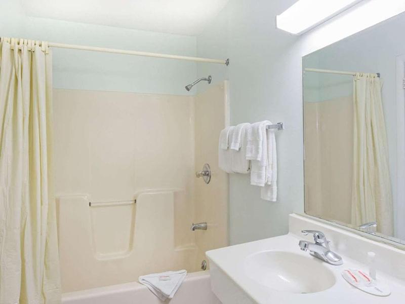 Pocono Night Lodge バートンズビル エクステリア 写真