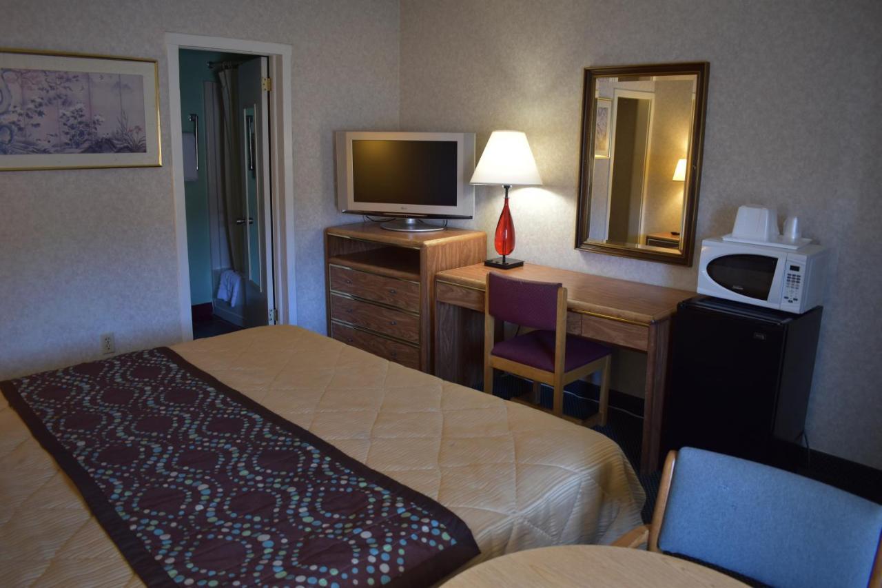 Pocono Night Lodge バートンズビル エクステリア 写真
