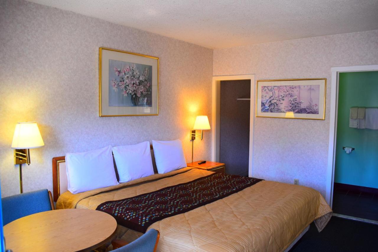 Pocono Night Lodge バートンズビル エクステリア 写真